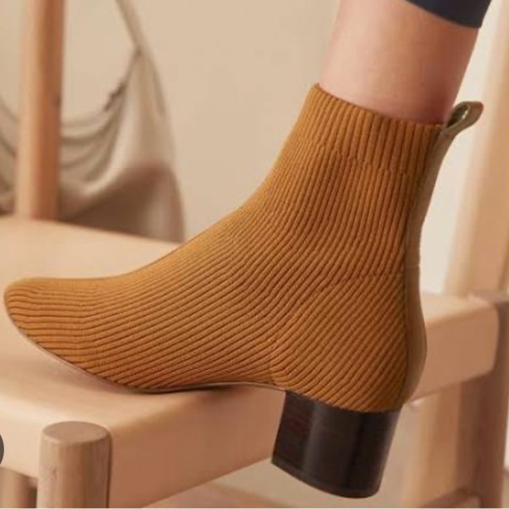 Everlane Glove Boot ReKnit (camel, size 7) Tan Ankle Booties